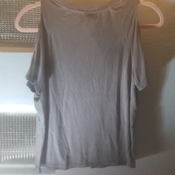 And nice but plain summer shirt - Picture 2 of 2